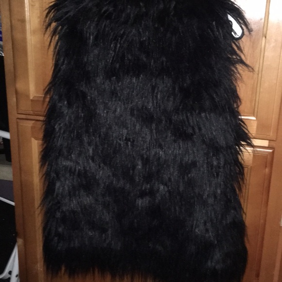 FUR VEST - Picture 2 of 2